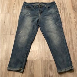 Mid-rise boyfriend crop pants